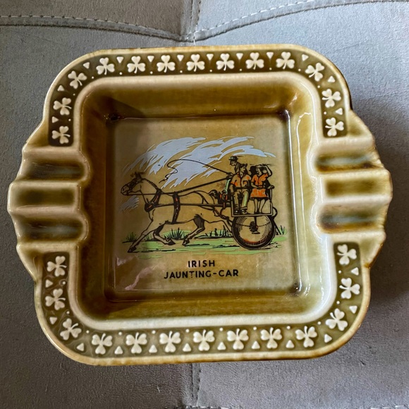 Vintage Irish Porcelain Jaunting Car Ashtray by Wade Co Ireland - Picture 1 of 5
